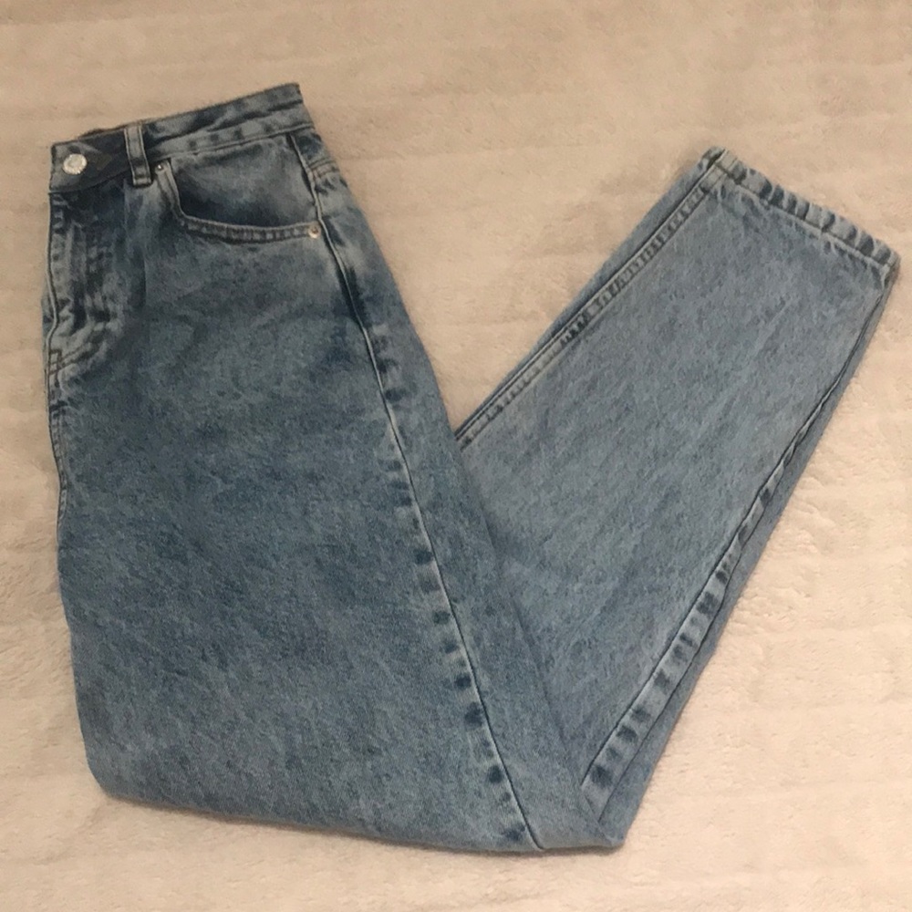ASOS Design High Rise Light Blue Mom Jeans - Picture 3 of 9